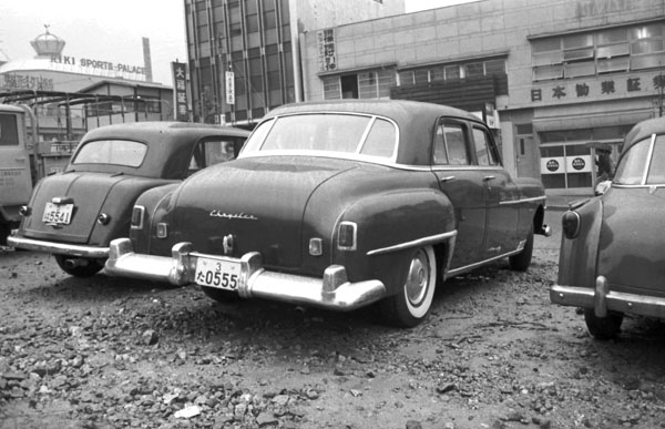 50-1b  (068-26)b 1950 Chrysler 4dr Sedan.jpg
